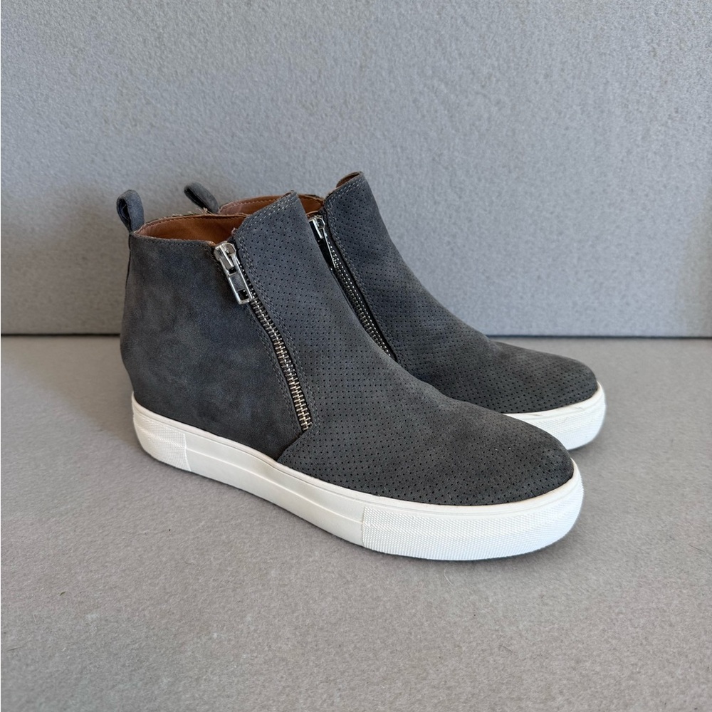 Steve Madden Wedgie Carlen Suede Zip up Sneaker